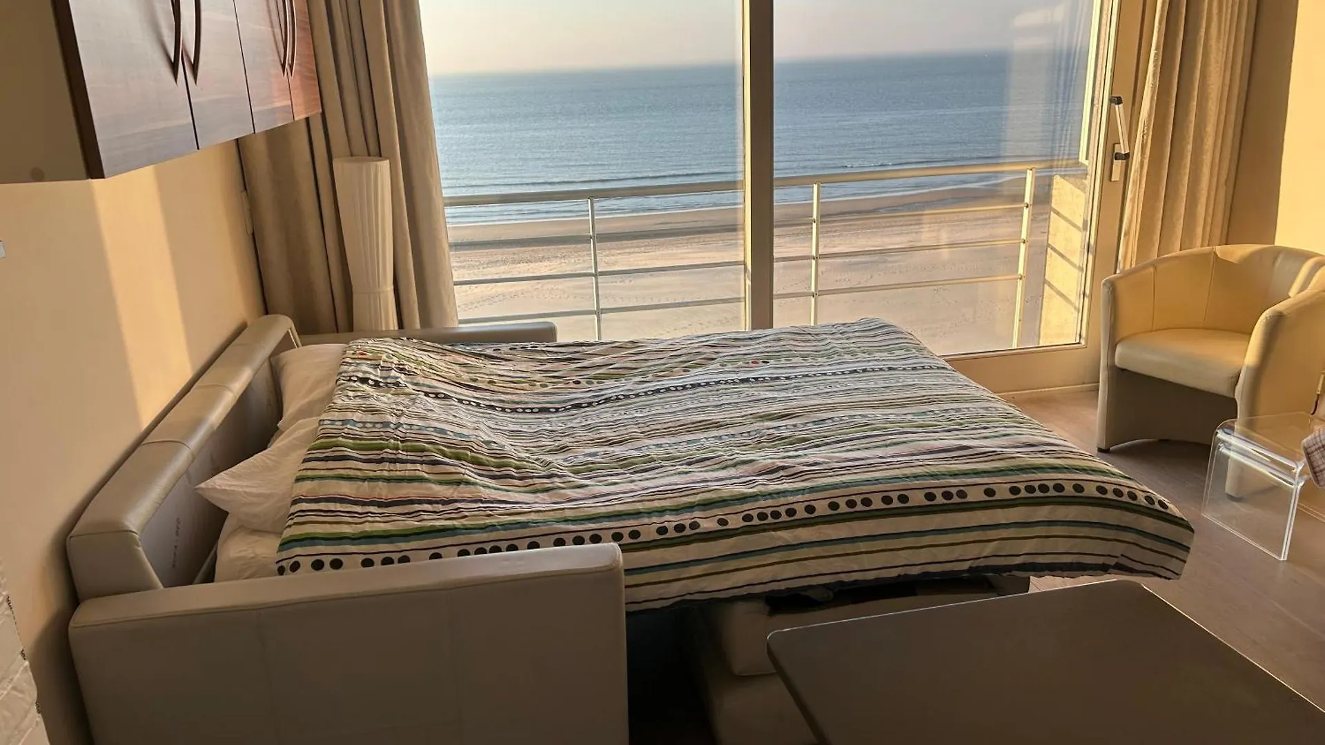 Apartment Studio Met Zeezicht En Zwembad En Parking Middelkerke Belgium