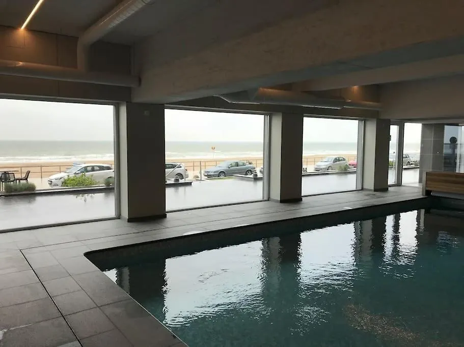 Studio Met Zeezicht En Zwembad En Parking Middelkerke Belgium